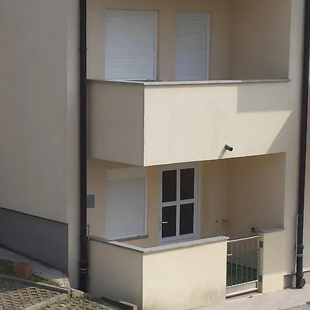 Apartment Fuer Zwei Bis Vier Personen